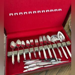 W.M. rogers by Oneida flatware set of 8 with serving pieces (4) in box
